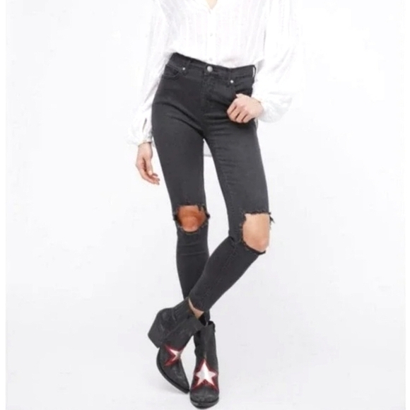 Free People Busted Knees Skinny Jeans in Washed Black Women's Size 28 - Picture 3 of 12